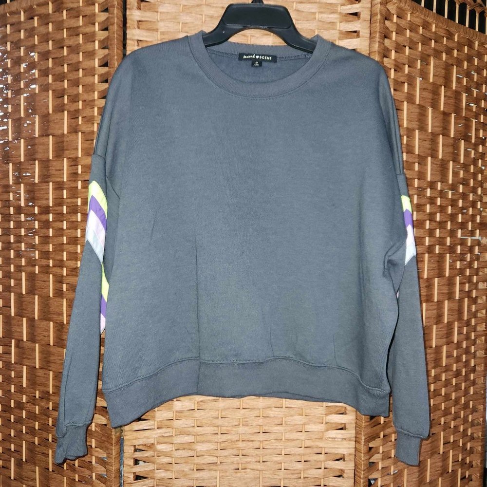 Social Scene Womens Sweater - Size Medium - New no tags